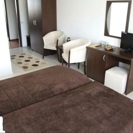 Hotel Plaisir Ploieşti Exterior foto