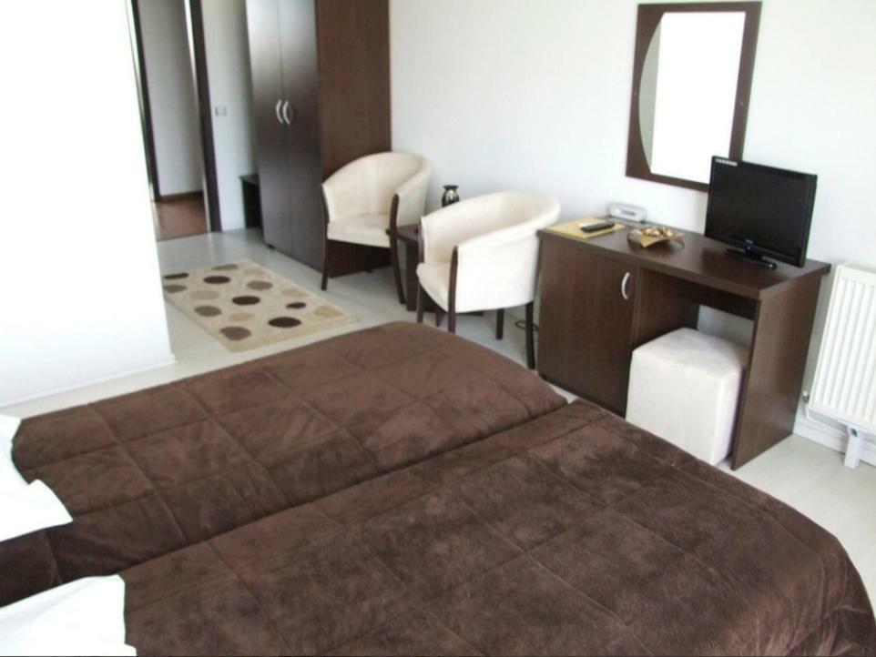 Hotel Plaisir Ploieşti Exterior foto